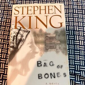 Stephen‎ King Bag of Bones a Novel. Hardcover 1998 Edition. Damage